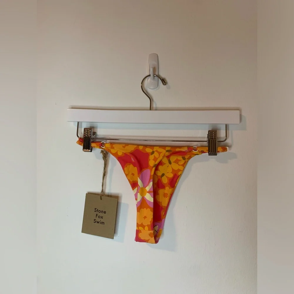 NWT Stone Fox Swim Isle Bikini Bottom in Lei Lei - Picture 2 of 4